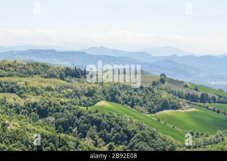 Die Hügel um Bologna sind vom Hügel Monte della Guardia aus zu sehen Stockfoto