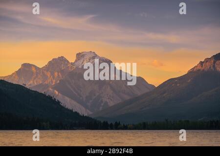 Mountain Sunset im Whiteswan Provincial Park, British Columbia, Kanada Stockfoto