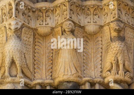 Ein Engel mit Adler (12. Jahrhundert) - Basilika San Simpliciano, Mailand, Italien Stockfoto