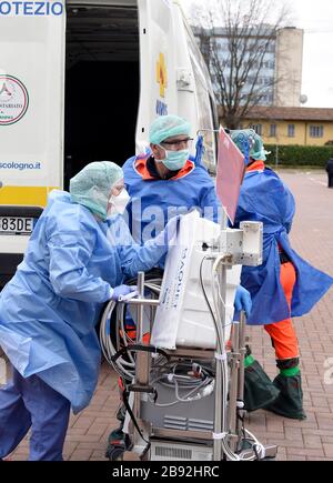 Mailand, CORONAVIRUS - neue Abteilung für intsive Therapie am Krankenhaus San Raffaele dank der Spendenaktion "Fedez Ferragni" - auf dem Foto: Ankunft von medizinischem Material Stockfoto