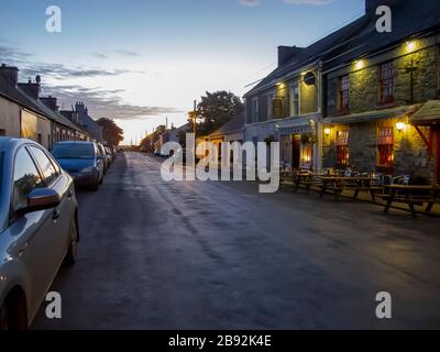 Carrigaholt-Hauptstraße im County Clare Ireland. Stockfoto