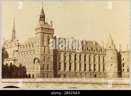 Uhrturm des Palastes der Stadt, 4. Bezirk, Paris Tour de l'horloge du palais de la Cité. Paris (IVème arr.). Photographie anonyme. Tirage sur Papier Albuminé. Paris, musée Carnavalet. Paris, musée Carnavalet. Stockfoto