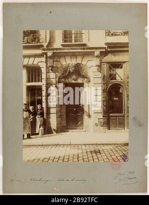 25, Rue Karl der 1. Tür des Hauses. Blick auf die Tür von 25 Charles Street, 4. Bezirk, Paris Barry, Jean. 25, Rue Karlspagne Porte de la Maison. "Vue de la porte du 25 rue Karlemagne, 4ème arrondissement, Paris". En 1899-1899. Paris, musée Carnavalet. Stockfoto