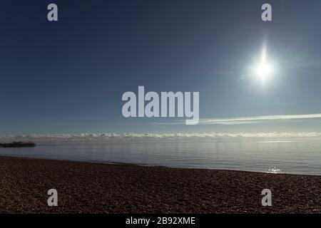 Brighton Beach an EINEM sonnigen Tag Stockfoto