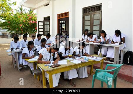 Sri Lanka, Mirissa, Dhammikagiri Viharaya buddhistischer Tempel, Sonntagsbuddhismusschule Stockfoto