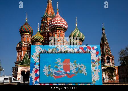 Moskau, Russland. Mai 2019. Dekoration des Roten Platzes während des aufmarsches der Labour-Union, der dem Tag der internationalen Solidarität der Arbeiter und dem Frühlings- und Arbeitstag in der Innenstadt Moskaus, Russland, gewidmet ist Stockfoto