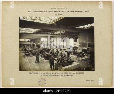 Gebäude / Weg städtischer Stadtbahn / von Paris aus / Überquerung der seine unterhalb der Pont de la Concorde / Innenansicht der Installation der Maschinen / 7. Januar 1909. Bau der Eisenbahn-Metropole Paris. Tra Construction du chemin de fer métropolitain Municipal de Paris. Traversée de la seine en aval du Pont de la Concorde, vue intérieure de l'Installation des Machines. Paris (VIIe arr. ), 7 janvier im Jahre 1909. Photographie anonyme. Tirage au gélatino-bromure d'argent. Paris, musée Carnavalet. Stockfoto