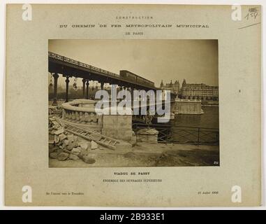 Gebäude / Eisenbahn Metropolitan / städtisches Paris // Viadukt Passy / alle Superior Werke / vom flussaufwärts zum Trocadero / 27. Juli 1906. Bau der Eisenbahn von Paris Metropolitan News: Alle ouvrag construction du chemin de fer métropolitain Municipal de Paris: Ensemble des ouvrages supérieurs du viaduc de Passy. De l'amont vers le Trocadéro. Paris (XVIe arr. ), 27 Juillet 1906. Photographie anonyme. Tirage au gélatino-bromure d'argent. Paris, musée Carnavalet. Stockfoto