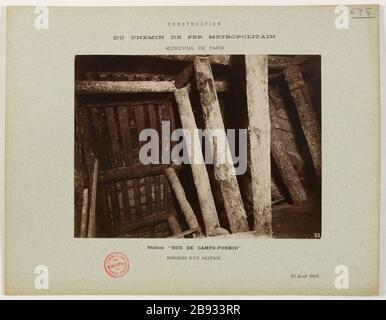 Bau / Straßeneisen Metropolitan / Stadtflughafen / Pariser Station 'Street Campio Formio' / Schlachtracht / 23. April 1903. Bau der Eisenbahn-Metropole Paris. Crepes eine Schlacht-Station "Treet Campio-Form Construction du chemin de fer métropolitain Municipal de Paris. Station "Rue de Campio-Formio" Boisages d'un abattage. Paris (XIIIe arr. ), 23 avril 1903. Photographie anonyme. Aristoteles ?. Paris, musée Carnavalet. Stockfoto