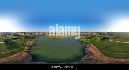 Panoramablick auf den Magny-le-Hongre See, Frankreich Stockfoto