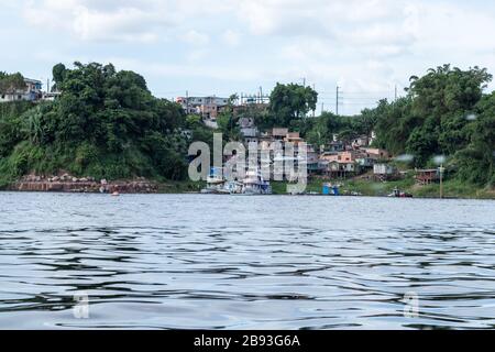 riverside Häuser in der Stadt Manaus Amazonas Hauptstadt in Brasilien Stockfoto