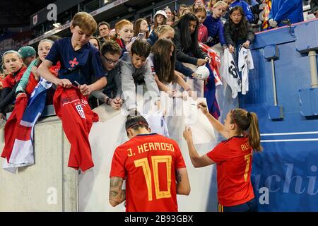 HARRISON. USA. MÄRZ 2008: Jennifer Hermoso und Alexia Putellas aus Spanien unterzeichnen für Fans nach dem SheBelieves Cup Women's International Freundschaftsspiel der USA Women vs. Spain in in Red Bull Arena in Harrison, NJ, USA. ***keine kommerzielle Nutzung*** (Foto von Daniela Porcelli/SPP) Stockfoto