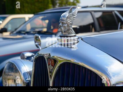 Rover 12 Classic Car-Kühler mit einem geschnitzten viking-kopf-Kühlerdeckel Stockfoto