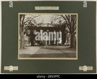 Frühere Häuser im neunzehnten Jahrhundert / im Departement seine, außerhalb der Befestigungen / Siegel / Hof und Fassade des Petit Chateau / Market Street, 9. März 1907 Les maisons antérieures au XIXème siècle, situées dans le déparée de la seine, en dehors des fortifikations: Cour et façade du petit château, 9 rue du marché, Sceaux. "Les maisons antérieures au XIXème siècle / situées dans le département de la seine, en dehors des formistions / Sceaux / Cour et façade du Petit Château / Rue du marché, 9. 7 mars 1907'. 1907-03-07. Photographie de Séeberger Frères. 190 Stockfoto