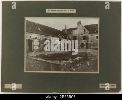 Frühere Häuser im neunzehnten Jahrhundert / im Departement seine, außerhalb der Befestigungen / Vitry. Straße Oncy 1. Innenhof der großen Farm/der Trog vom 30. März 1907 Les maisons antérieures au XIXème siècle, situées dans le déparée de la seine, en dehors des formistures: Cour intérieure de la grande ferme, 1 rue d'Oncy, Vitry. "Les maisons antérieures au XIXème siècle / situées dans le département de la seine, en dehors des formiasts / Vitry. Rue d'Oncy 1. Cour intérieure de la Grande Ferme / L'abreuvoir 30 mars 1907'. 1907-03-30. Photographie de Séeberger Frèr Stockfoto