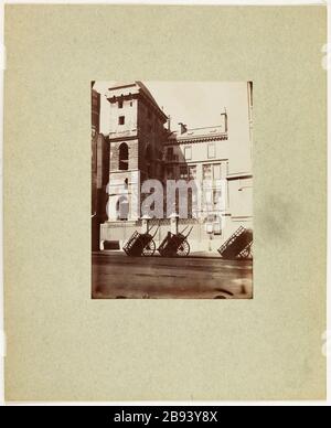 Außerhalb des Turms John the Fearless, 2. Bezirk, Paris Anonyme. "Extérieur de la Tour Jean-sans-Peur, 2ème-Viertel, Paris". Tirage sur Papier Albuminé. Paris, musée Carnavalet. Stockfoto