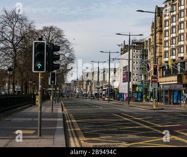 Ungewöhnlich leise während der Pandemie-Maßnahmen von Covid-19 Coronovirus Social Distancing Measures, Princes Street, Edinburgh, Schottland, Großbritannien Stockfoto