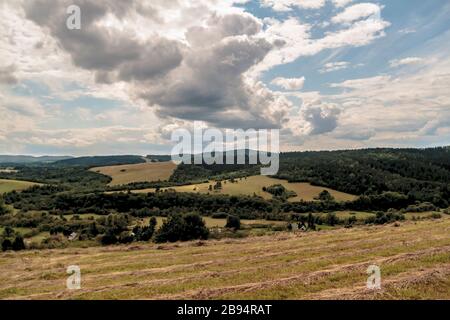 Smolnik am Fluss Oslawa im Bieszczady-Gebirge in Polen Stockfoto