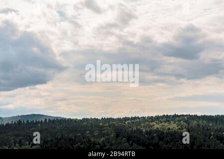 Smolnik am Fluss Oslawa im Bieszczady-Gebirge in Polen Stockfoto