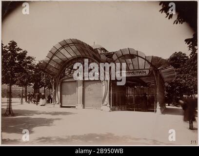 Zugang zum Star. Place de l'Etoile Access, 8., 16. Und 17. Pariser Verwaltungs-Verwaltungsstelle. Métro parisien. "accès Place de l'Etoile, Paris (VIII-XVI et XVIIème arr.)". Photographie de Charles Maindron (1861-1940). Tirage au gélatino-chlorure d'argent développé. 16 mars 1900. Paris, musée Carnavalet. Stockfoto