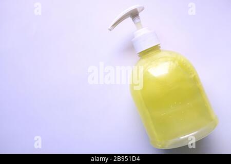 Handdesinfiziergel für Handhygiene isoliert auf Weiß Stockfoto