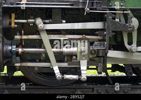 Details der Stangen auf Nr. 823 "Countess", 0-6-0, Dampfmaschine bei Welshpool & Llanfair Light Railway, Welshpool, Powys, Wales. Stockfoto