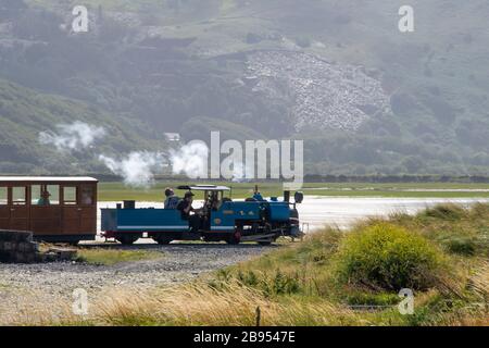 "Herpa" 0-4-0ST halbe Größe Darjeeling & Himalaya-Klasse B Lok. An der Mawddach Estuary, Fairbourne Railway, in der Nähe von Barmouth, Gwynedd, Wales Stockfoto