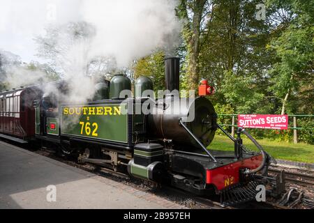 Schmalspurdampfmaschine "Lyn" an der Woody Bay Station der Lynton and Barnstable Railway, in der Nähe von Lynton, Devon, England Stockfoto