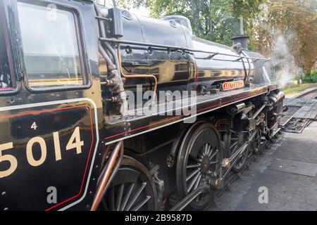 British Railways Standard Class 4 4-6-0, am Bahnhof Paignton der Dartmouth Steam Railway, Paignton, Devon, England Stockfoto