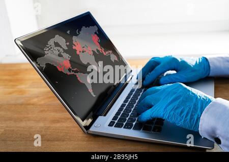 Überprüfung Der Weltweiten Coronavirus Infektion Auf Dem Laptop Stockfoto