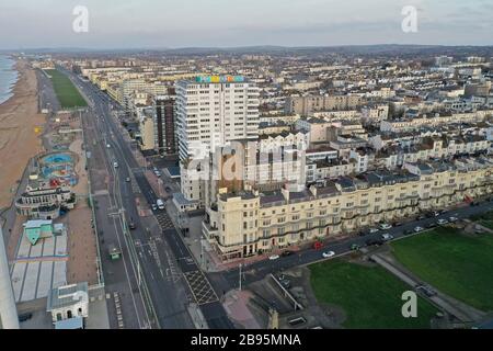 Am frühen Morgen in Brighton East Sussex mit verlassenen Straßen während des Covid19-Ausbruchs Stockfoto