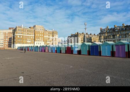 Am frühen Morgen in Brighton East Sussex mit verlassenen Straßen während des Covid19-Ausbruchs Stockfoto