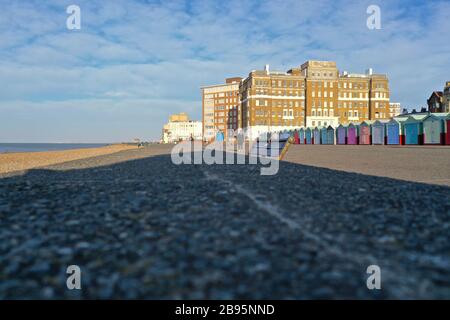 Am frühen Morgen in Brighton East Sussex mit verlassenen Straßen während des Covid19-Ausbruchs Stockfoto