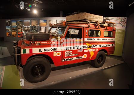 Verteidiger Storico Automobile Museo Torino interno Museo Stockfoto