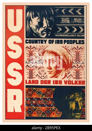 Vintage Travel Propaganda Poster veröffentlicht von Intourist: UdSSR, Land der 189 Völker - USSR Poster "Land der 189 Volker". "Land der 189 Völker" Design und Kunstwerk von Szhukov und Sacharow, die die vertikale UdSSR auf der linken und drei Porträts auf der rechten Seite zeigen. Gedruckt in der Sowjetunion, Moskau. die westlichen Werbestile c Rahmen wurden verwendet, um das Publikum anzusprechen. Russland 1934, Designer: N. Szhukov und S. Sacharow, Stockfoto