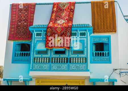 Gebäude mit Teppichen. Stockfoto