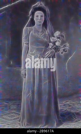 Foto - Brautporträt von Yildiz Eyiam (geb. Derwisch), Februar 1951, Schwarz-Weiß-Foto von Yildiz Eyiam (geb. Derwisch) aufgenommen für ihre Hochzeit im Februar 1951. Yildiz Dervish, geboren 1925, wanderte im Dezember 1951 von Polis im Nordwesten Zyperns auf die 'Korsika' aus und kam im Januar 1952 am Station Pier in Melbourne an. Sie hatte Redjeb Eyyam durch Stellvertreter geheiratet (interessanterweise deutet die Heiratserlaubnis darauf hin, dass Redjeb bei der Zeremonie anwesend war und ein Stellvertreter, von Gibon neu gestaltet, Design von warmen fröhlichen Leuchten der Helligkeit und Lichtstrahlen Ausstrahlung. Klassische Kunst neu erfunden mit einem modernen twis Stockfoto