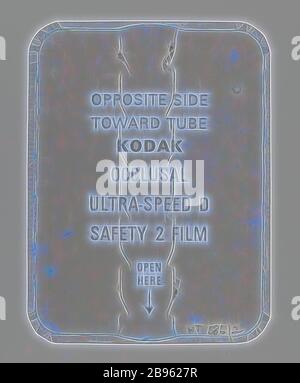 Dentalfolie - Kodak Australasia Pty Ltd, 'Occlusal Ultra-Speed D Safety 2 Film', Kodak Occlusal Ultra-Speed D Safety 2 Film. Dieses Produkt ist Teil der Kodak Kollektion von Produkten, Werbematerialien, Fotografien und Arbeitsleben Artefakte, als die Melbourne Produktionsstätte in Coburg geschlossen. Hergestellt und vertrieben eine breite Palette von Fotoprodukten nach Australasien, wie Film, Papier, Chemikalien, Kameras, Reimagined von Gibon, Design von warmen fröhlich glühen von Helligkeit und Lichtstrahlen Strahlkraft. Klassische Kunst neu erfunden mit einem modernen Twist. Fotografie inspiriert von futuris Stockfoto