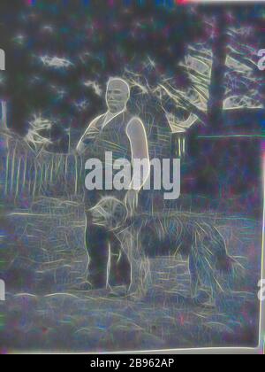 Digitales Bild - John Lawrey mit seinem Hund, den Uplands, Kinglake, ca. 1930, Digitales Exemplar des Originalfotos von John Lawrey mit seinem Hund Kinglake, ca. 1930. Dies ist Teil einer Sammlung von Familienfotos, die sich auf das Anwesen "The Uplands" beziehen. Die Familie Lawrey war frühe Ansiedler im Gebiet von Kinglake und lebte von den späten 1890er Jahren bis 1950 im Gehöft "The Uplands". Der Kamin aus "The Uplands" ist Teil der Victorian Bushfires Collection. "The Uplands", von Gibon neu vorgestellt, Design von warmem, fröhlichem Leuchten von Helligkeit und Lichtstrahlen. Klassische Kunst mit einem Mo neu erfunden Stockfoto