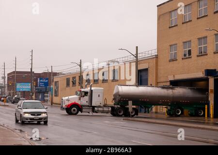 Die Labatt Brewery in London, Kanada, gab vor kurzem bekannt, dass die Produktion während der COVID19-Pandemie von Bier auf Händededesinfektionsmittel verlagert wird. Stockfoto