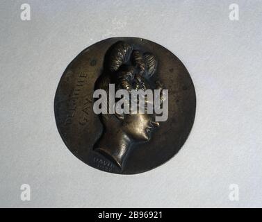 PORTRÄT VON DELPHINE GAY Pierre-Jean David d'Angers (1788-1856). Portrait de Delphine Schwule (1804-1855), femme de lettres française. Médaillon en Bronze. Paris, musée de la Vie romantique. Stockfoto