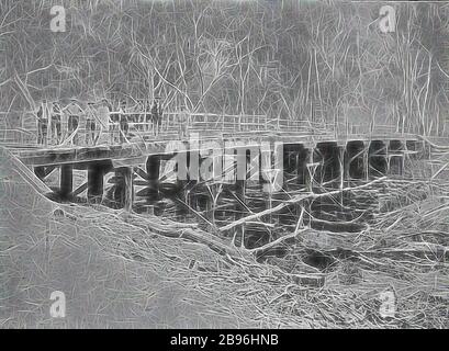 Negativ - Shepparton District, Victoria, ca. 1905, Bau einer Holzbrücke über den Goulburn River., von Gibon neu vorgestellt, Design von warmem, fröhlichem Leuchten von Helligkeit und Lichtstrahlen. Klassische Kunst mit moderner Note neu erfunden. Fotografie, inspiriert vom Futurismus, die dynamische Energie moderner Technologie, Bewegung, Geschwindigkeit und Kultur revolutionieren. Stockfoto