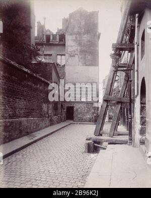 PRIESTERS RUE ST SEVERIN Rue des Prêtres Saint-Séverin. Paris (Vème-Bezirk). Photographie d'Eugène Atget (1857-1927). Paris, musée Carnavalet. Stockfoto