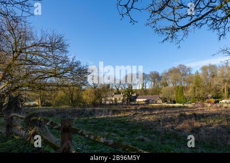 Bilder, die in Bibury in England im Cotswold aufgenommen wurden. Mit ikonischen Bildern von Tourist Hotspots. Beschrieben von William Morris World Famous Designer. Stockfoto