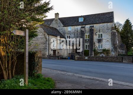 Bilder, die in Bibury in England im Cotswold aufgenommen wurden. Mit ikonischen Bildern von Tourist Hotspots. Beschrieben von William Morris World Famous Designer. Stockfoto