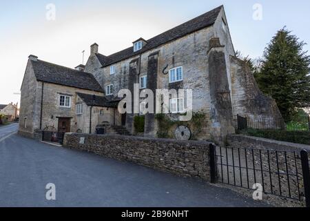 Bilder, die in Bibury in England im Cotswold aufgenommen wurden. Mit ikonischen Bildern von Tourist Hotspots. Beschrieben von William Morris World Famous Designer. Stockfoto