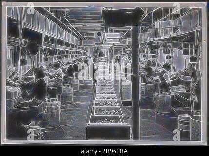 Fotografie, Filmspulabteilung, Kodak Factory, Abbotsford, um 1940er Jahre, Schwarz-Weiß-Fotografie mit Operationen in der Filmspulabteilung der Kodak Australasia Factory, Abbotsford, um 1940er Jahre. Diese Fotografie wurde ursprünglich lose in einem Sammelalbum mit anderen Fotografien gehalten, die sich auf die Kodak-Fabriken in Abbotsford und Coburg beziehen. Hergestellt und vertrieben eine breite Palette von Fotoprodukten nach Australasien, wie Film, Papier,, neu von Gibon, Design von warmen fröhlich glühen von Helligkeit und Lichtstrahlen Strahlkraft. Klassische Kunst neu erfunden mit einem modernen Twist. Stockfoto