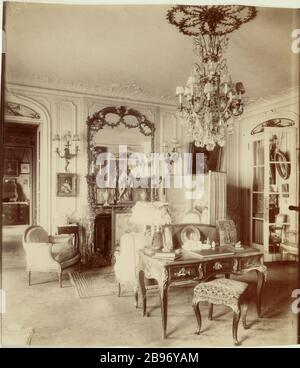 INNEN MISS SOREL Intérieur de Mademoiselle Sorel (1873-1966), actrice française. Avenue des Champs-Elysées; Paris (VIIIème arr;), 1910. Photographie d'Eugène Atget (1857-1927). Paris, musée Carnavalet. Stockfoto