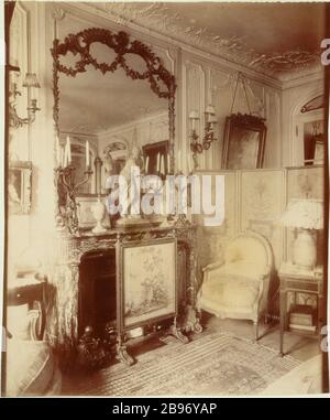 INNEN MISS SOREL Intérieur de Mademoiselle Sorel (1873-1966), actrice française. Avenue des Champs-Elysées; Paris (VIIIème arr;), 1910. Photographie d'Eugène Atget (1857-1927). Paris, musée Carnavalet. Stockfoto