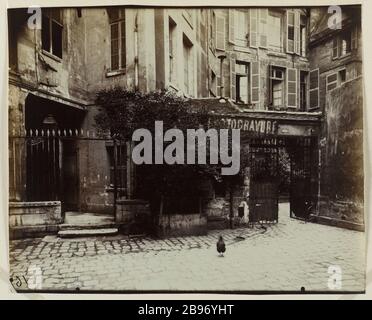 GERICHT ROUEN, GARTENSTRASSE, 6. BEZIRK, PARIS Cour de Rouen, rue du jardinet, Paris (VIème arr.), im Jahre 1915. Photographie d'Eugène Atget (1857-1927). Paris, musée Carnavalet. Stockfoto